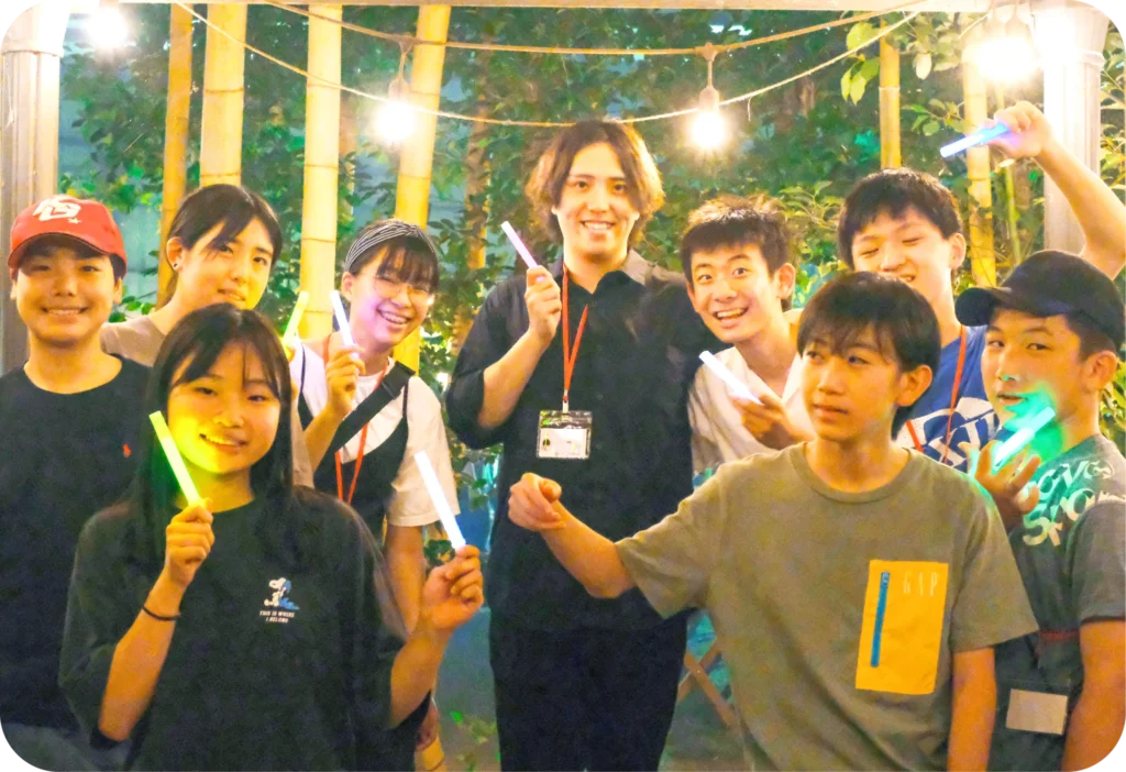 メンターを囲む複数人の子どもたちとの画像